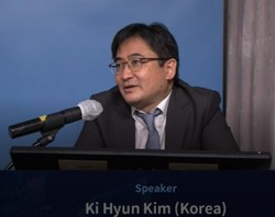 김기현 교수가 강의를 진행하고 있다.