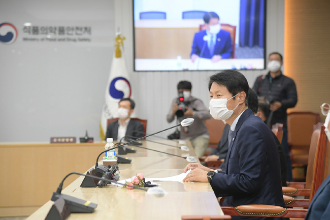 2일 김강립 식약처장이 취임식과 함께 공식 업무에 들어갔다.