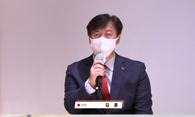 김 훈 CTO가 기자들의 질의응답에 나섰다.