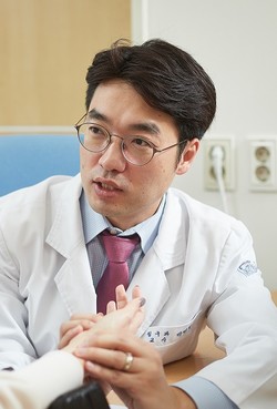 강동경희대학교한방병원 침구과 박연철 교수