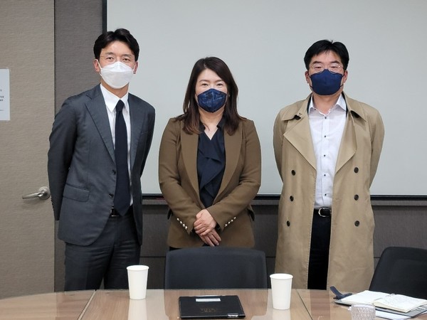 왼쪽부터 이재철 세종메디칼 대표, 박은희 한국파마 대표, 이성호 제넨셀 대표.