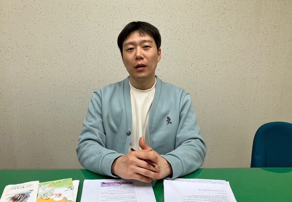 한국레트증후군부모회 김수영 대표가 레트증후군 최초 치료제인 데이뷰의 국내 신속 도입을 위한 부모회 계획을 설명하고 있는 모습.